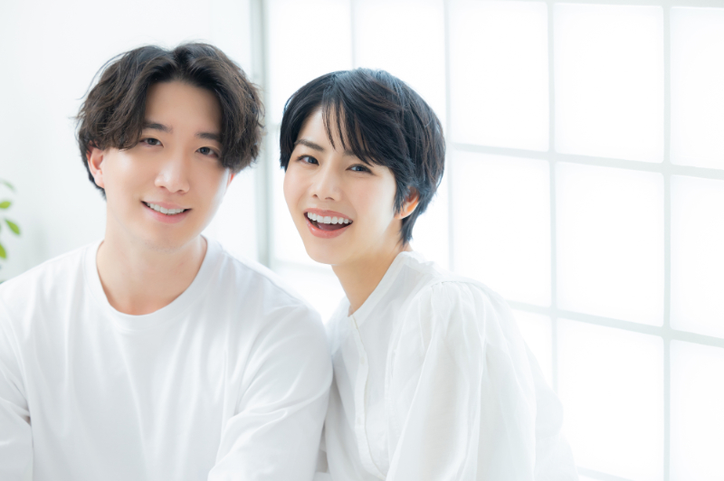 親知らずを抜歯し笑顔で過ごす夫婦