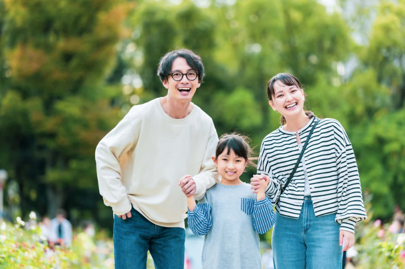 乳歯の虫歯を治療して笑顔の親子