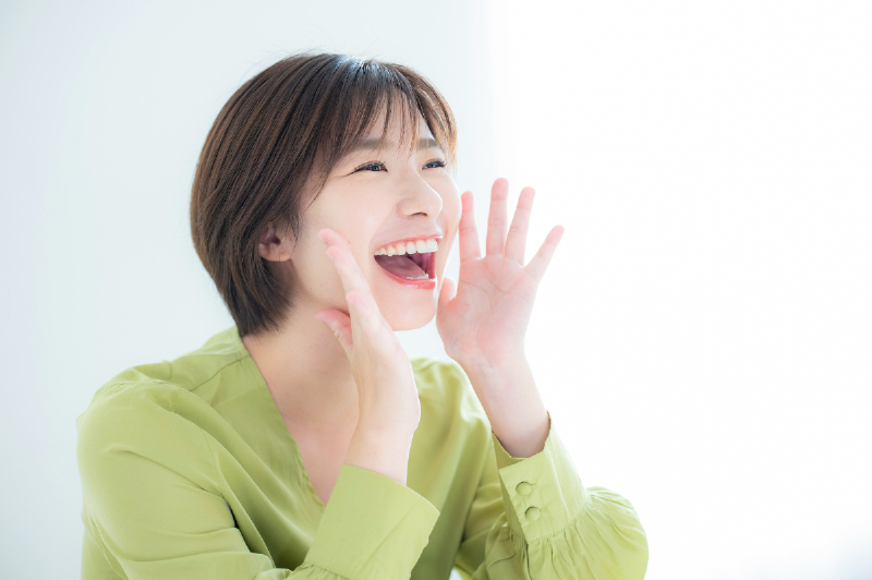 セラミックの歯のケアをして口臭が気にならなくなった女性