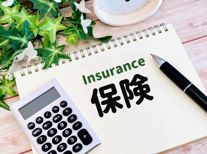 インプラントが保険適用になる条件について説明するイメージ