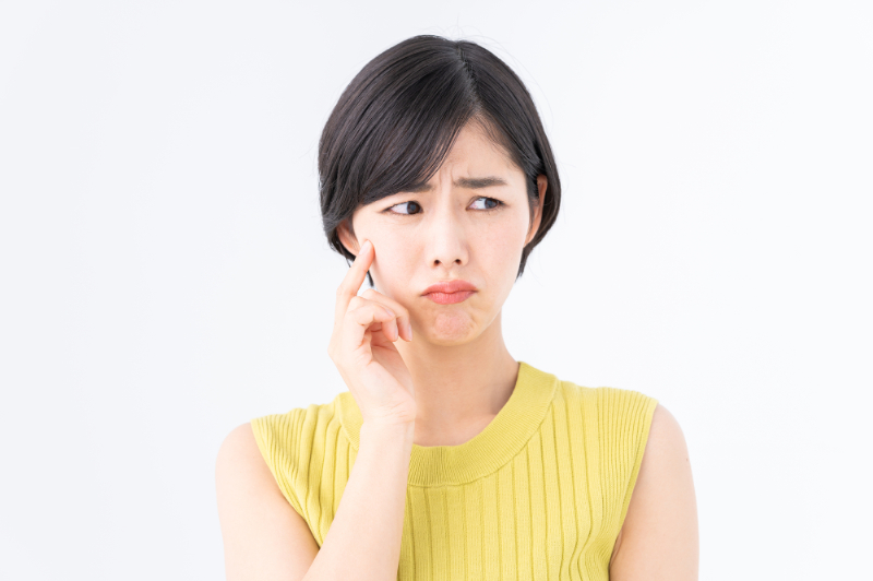 矯正中は滑舌が悪くなるのか不安な女性