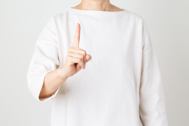 滑舌について説明する女性