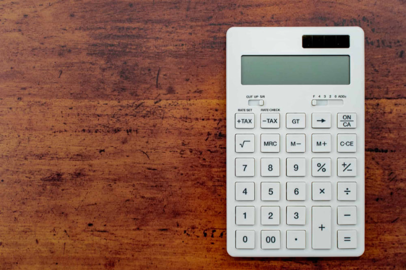 出っ歯の矯正にかかる費用を示す計算機