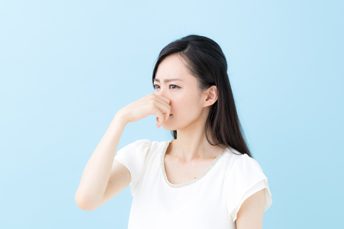 根管治療によって臭いがする様子