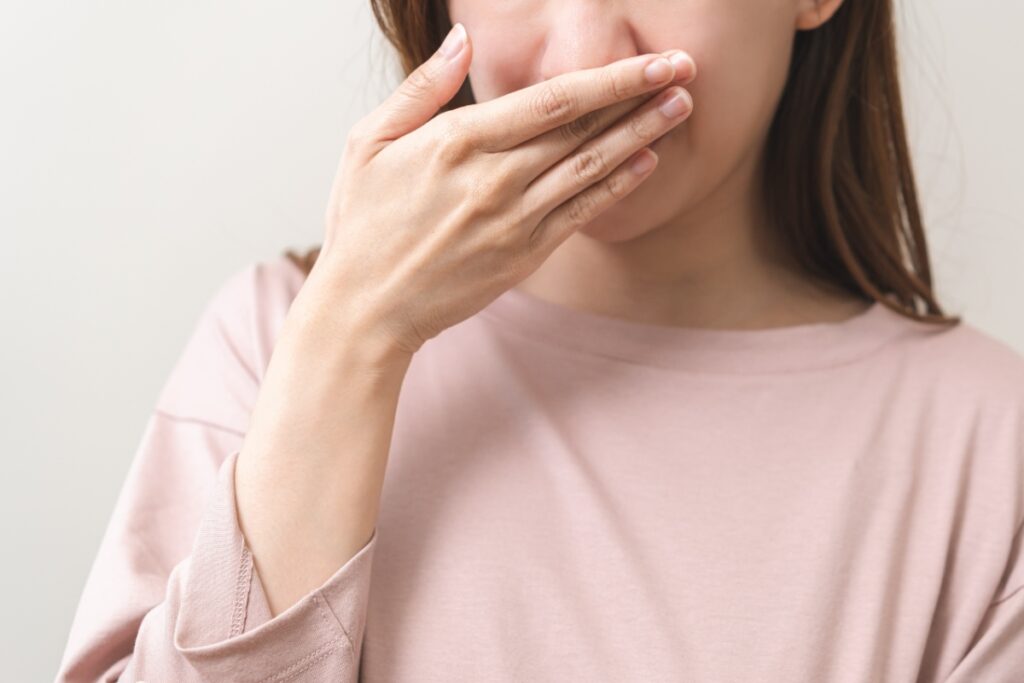 根管治療によって臭いがする様子