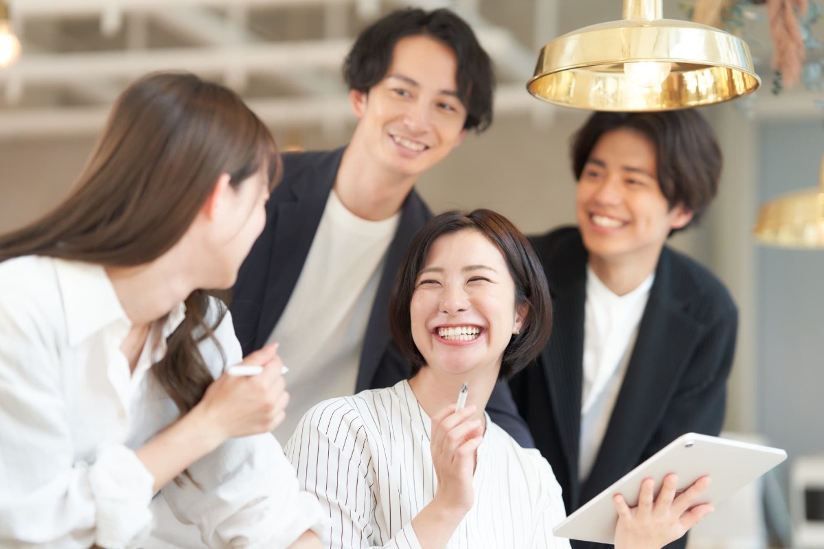 自分に合った被せ物で治療をした笑顔の女性